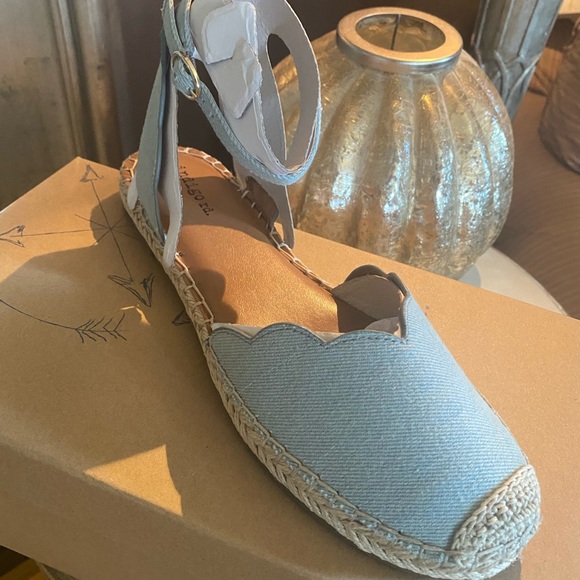 New in Box Scalloped Espadrilles 8.5 - Picture 2 of 2